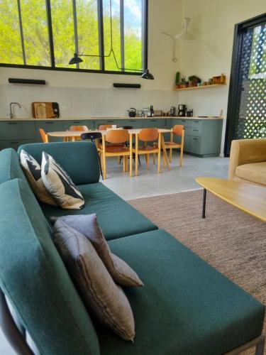 La Maison dans l'Airial, maison d'architecte en pleine nature, PISCINE in Onesse-Laharie