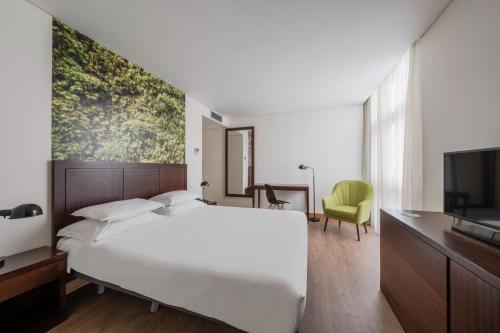 Neat Hotel Avenida - image 3