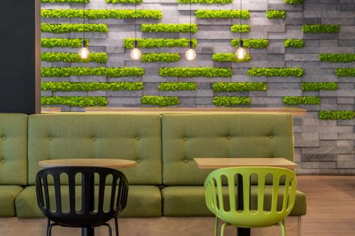 Neat Hotel Avenida - image 2