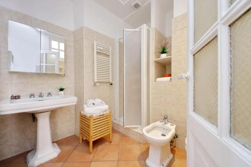 Quiriti Delightful Apartment - Tap to explore photos
