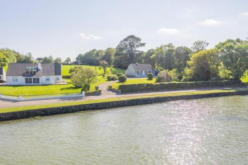 2 BED WATERFRONT PROPERTY - CLOSE TO COURTMACSHERRY