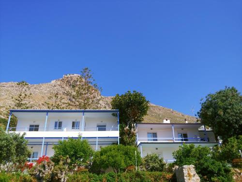 Viesnīcas āriene, Milios Studios in Tilosa