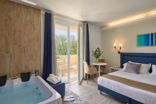 Golden Hotel 2