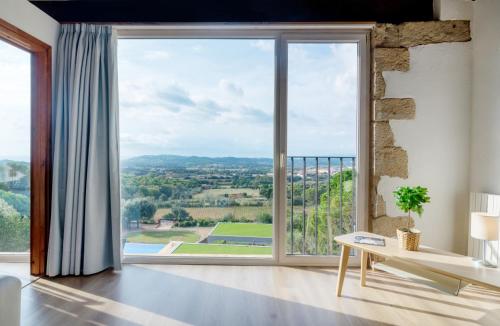 King Suite with Pool View