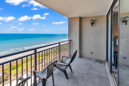 Scenic Views from the balcony at Ocean Forest Plaza Condos - 발코니/테라스