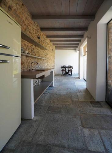 MODERN 2-Bedroom Retreat With Garden gîte à louer Mylopotamos