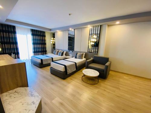 Large Double or Twin Room