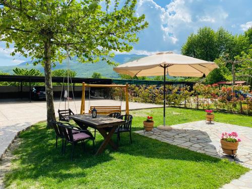  Rodon Guesthouse in Kato Loutraki
