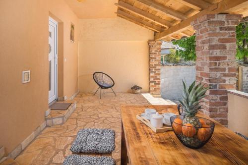 Casa Viktoria with private garden and BBQ