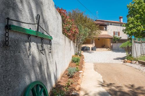 Casa Viktoria with private garden and BBQ