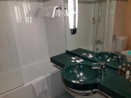 Hotel Mercure Rennes Centre Gare - image 2