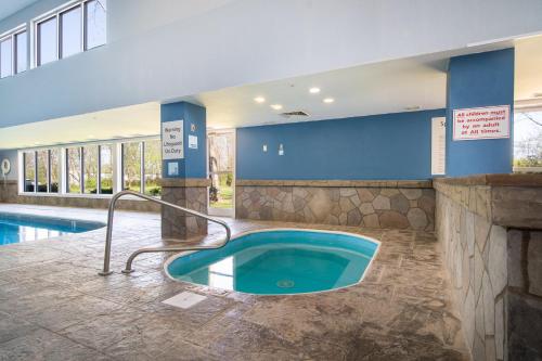 Holiday Inn Express Hotel & Suites Bedford