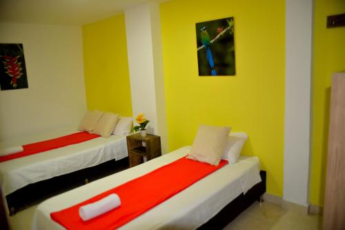 1 double bed, 1 twin bed