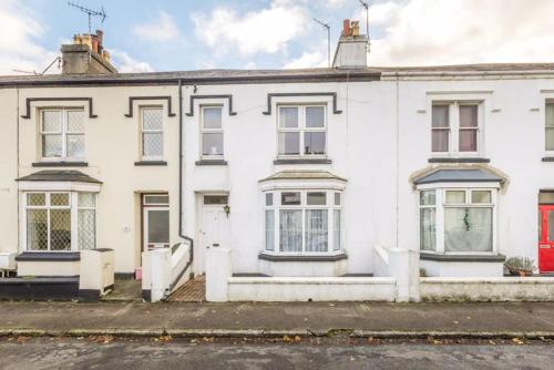 Cosy full home in the centre of Ramsey gîte à louer Sefton Hotel