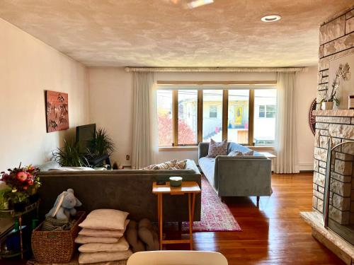 Inviting room with workstation in Revere, USA