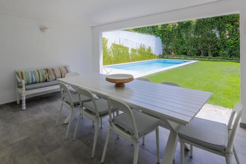 Charming 5-Bed House with pool in Cascais Center gîte à louer Praia dos Estoris