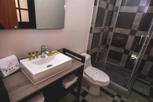 Standard King Room image 1