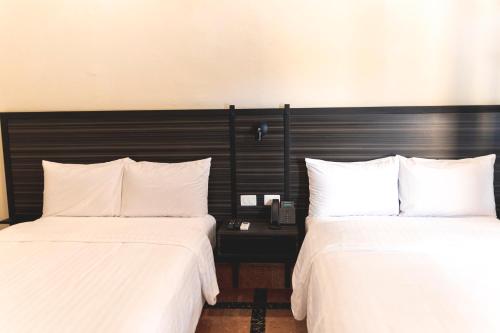 Standard Double Room image 7
