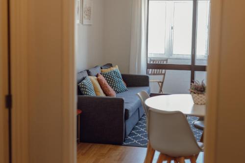 Downtown Design Apartment With Balcony by Vacationy - image 4