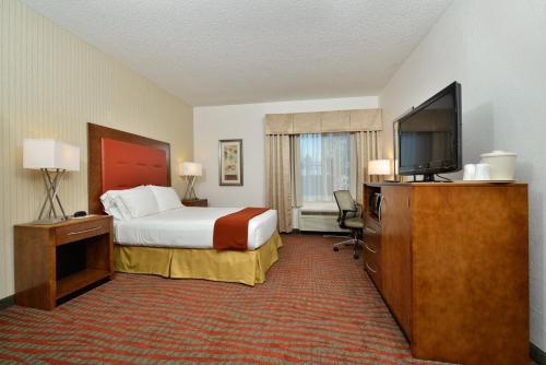 Holiday Inn Express Boston/Milford Hotel, an IHG Hotel