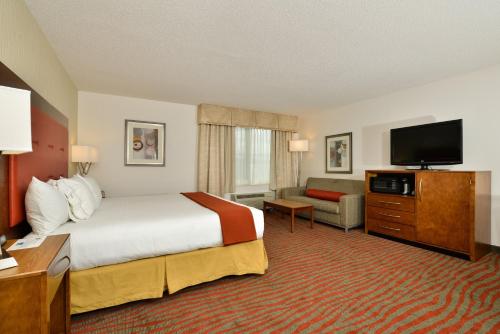 Holiday Inn Express Boston/Milford Hotel, an IHG Hotel