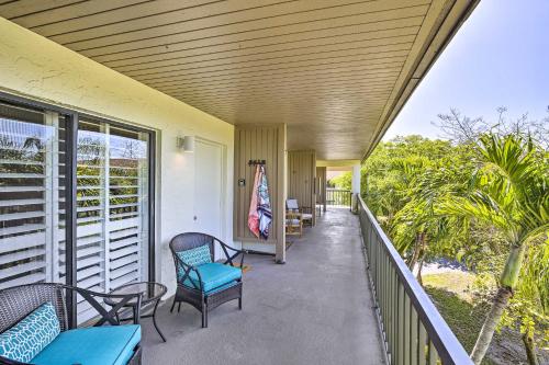 Coastal Condo with Pool Access Less Than 1 Mi to Beach!