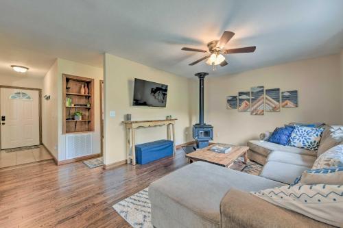 Pet-Friendly Waynesville Home with Mountain Views! in Waynesville, USA