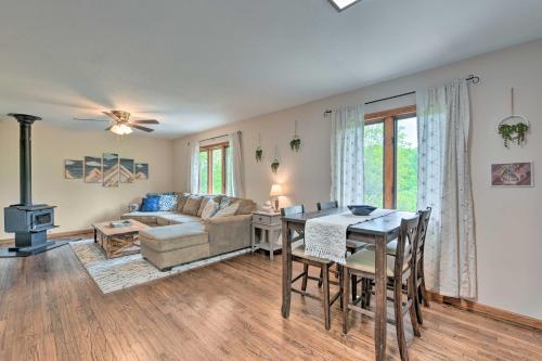 Pet-Friendly Waynesville Home with Mountain Views! in Waynesville, USA
