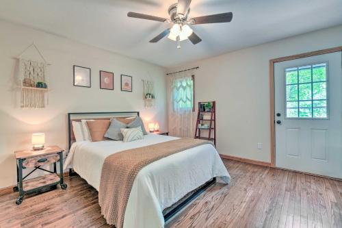 Pet-Friendly Waynesville Home with Mountain Views! in Jonathan Creek
