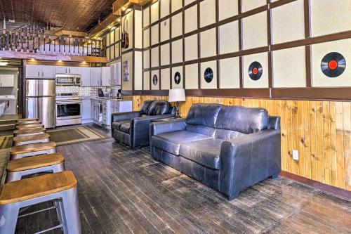 Renovated Bar Less Than 2 Blocks to Mississippi River in Ferryville, USA