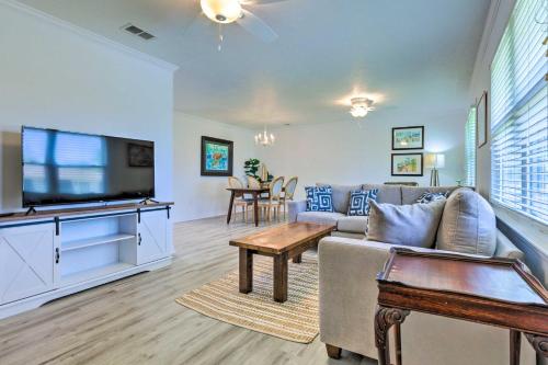 Charming Bay St Louis Home - 1 Mi to Beach! photo 2