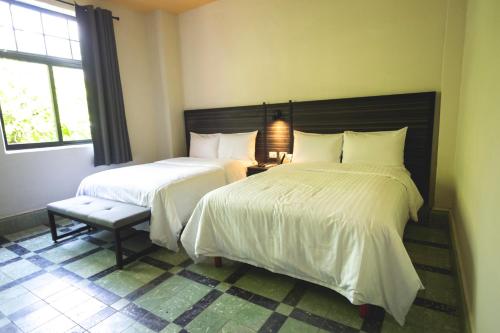 Superior Double Room image 6
