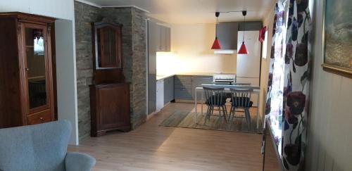 кухня, Varjjatgeainu Apartment Nesseby in Varangerbotn