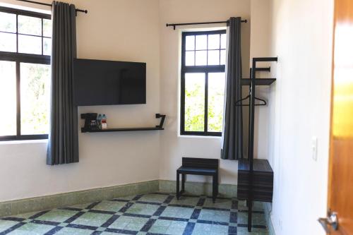 Superior King Room image 5