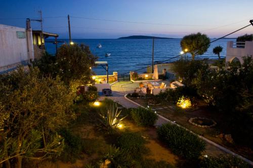 George's beach studios Aliki Paros 4