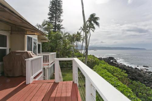 Waimea Bay Shoreline House