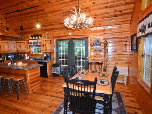 Hickory Hollow Hideaway - image 10