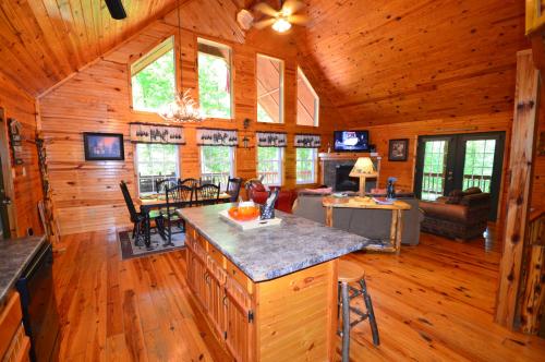 Hickory Hollow Hideaway - image 11