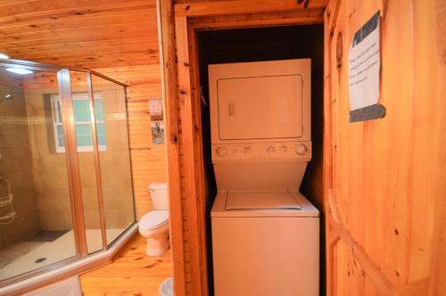 Hickory Hollow Hideaway - image 13