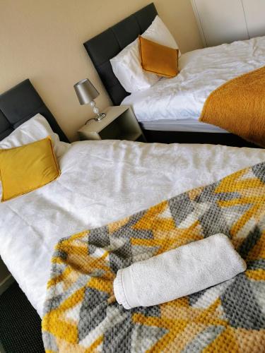 Goldthorn Wolverhampton sleeps 5 long term comfortably and families - Apartment - Wolverhampton