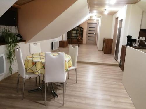 Prázdninový byt Lýdia (Prazdninovy byt Lydia) in Lopej