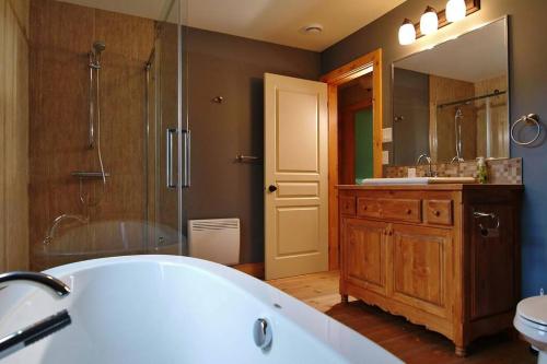 Alpages 9015 -Les Chalets Alpins Stoneham in Stoneham (QC)