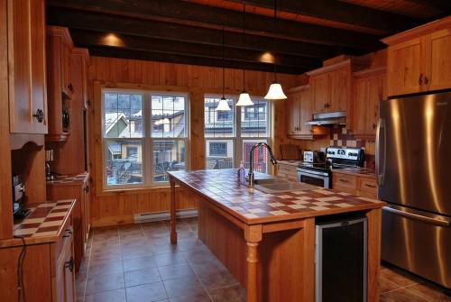 Alpages 9015 -Les Chalets Alpins Stoneham in Stoneham (QC)