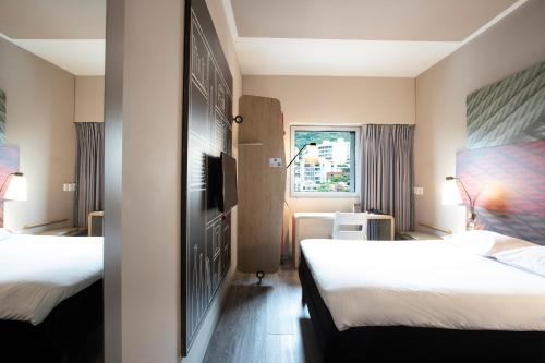 Standard Double Room image 6