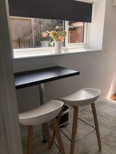 Facilities, Exclusive Modern newly decorated 1 bedroom Studio in Newport Central