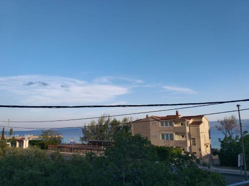 Studio with Balcony image 2