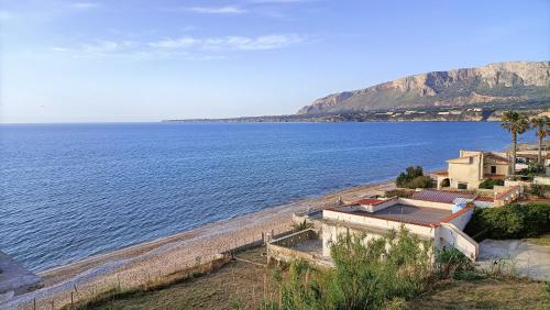 LA FINESTRA SUL MARE PIANO Terra - Partinico