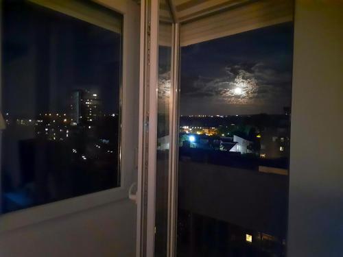 Kilátás, Blue moon in Liman