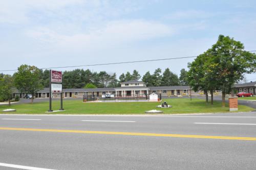 Colonial House Motor Inn