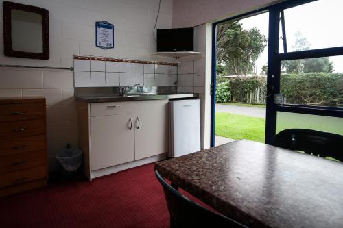 Cabin with Shared Bathroom (5 Adults)